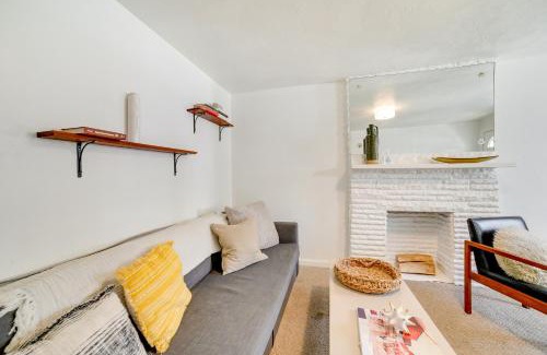 Millvale Casa | Chic Pittsburgh Townhome with Private Deck!