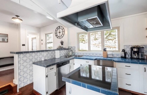 Pittsfield Casa | Chic Pittsfield Home With A View!
