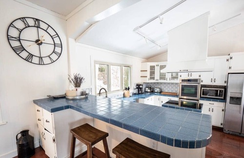 Pittsfield Casa | Chic Pittsfield Home With A View!