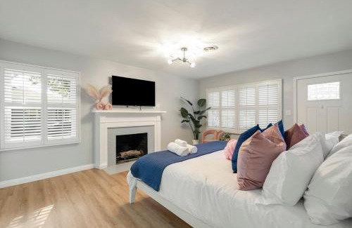 South of Conant Casa | Chic pool home 6 mi to beach sleeps 8