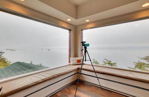 Port Angeles Casa | Chic Port Angeles Home with Oceanfront Balcony!