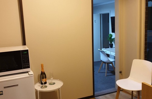 Bishopdale Apartamento | Chic Private Studio Close to Airport, Bus & Shops - Breakfast included