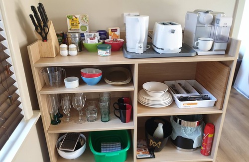 Bishopdale Apartamento | Chic Private Studio Close to Airport, Bus & Shops - Breakfast included