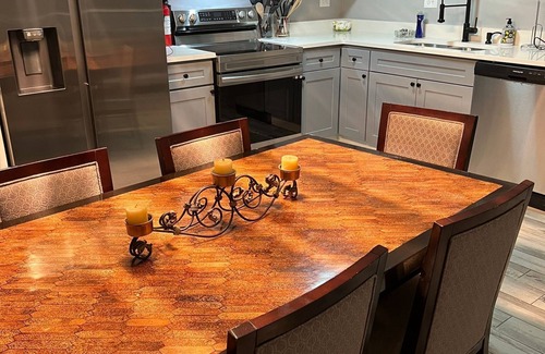 Whitehaven Casa | Chic Rancher 7BR Compound Near Graceland & Airport