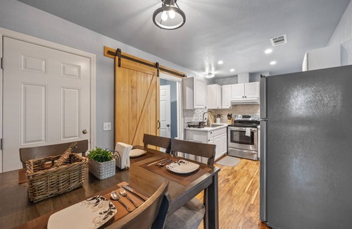 Southeastern Sacramento Apartamento | Chic Retreat:3BR/2BA Gem, near UC Davis Med Center