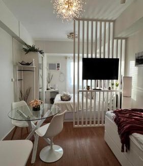 Santo Cristo Apartamento | Chic Retreat at Quezon City Grass Residences Condo