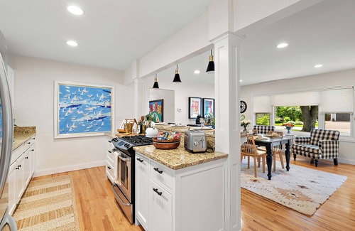 Plymouth Casa | "Chic Retreat" w/Home Office & Gym by Roxy Rentals
