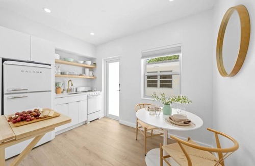 Parrot Cove Apartamento | Chic & Retro - King bed -close to beach - Villa 7