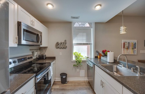 Monroe Ward Apartamento | Chic Richmond Retreat w/ Quaint Private Patio!