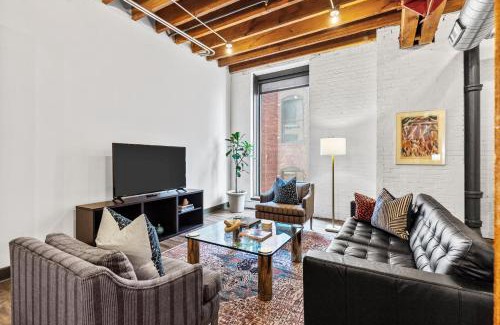 Downtown St. Louis Apartamento | Chic Riverfront Loft - Fitness Center - Walk to Arch, Conventions