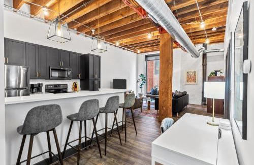 Downtown St. Louis Apartamento | Chic Riverfront Loft - Fitness Center - Walk to Arch, Conventions