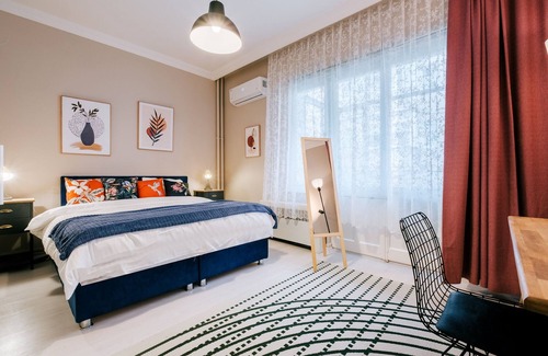 Nisantasi Apartamento | Chic Roomy Flat w Balcony 2 min to Citys Nisantasi