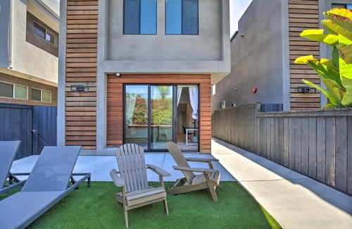 Crown Point Casa | Chic San Diego Abode Rooftop Balcony and Bay Views!