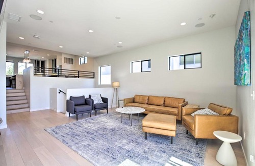 Crown Point Casa | Chic San Diego Abode Rooftop Balcony and Bay Views!