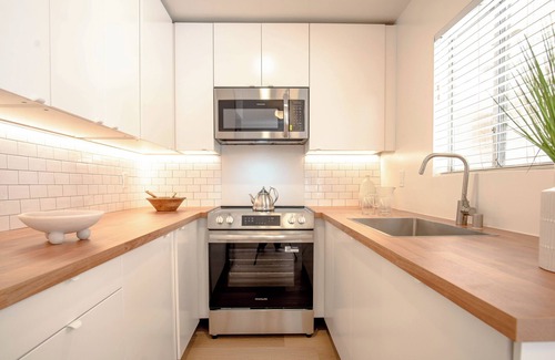 Wilshire Montana Apartamento | Chic Santa Monica Stay, Walk to Montana, Pool & BBQ