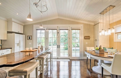 South Gate Ridge Cabaña | Chic Sarasota Cottage - Mins to Beach & Downtown!