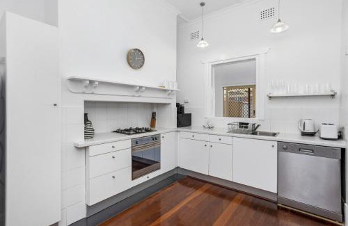 West Perth Casa | Chic Semi-Detached 2-Bed Home with Outdoor Dining
