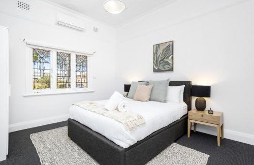 West Perth Casa | Chic Semi-Detached 2-Bed Home with Outdoor Dining