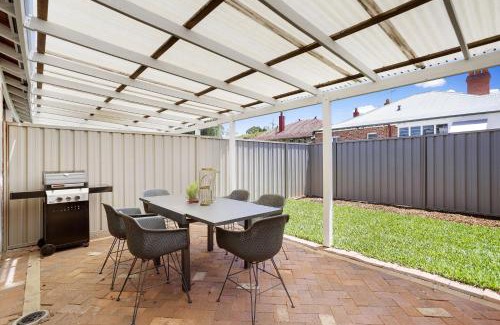 West Perth Casa | Chic Semi-Detached 2-Bed Home with Outdoor Dining