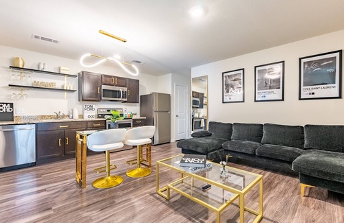 Northside Casa | Chic smart home - 15 mins from Downtown