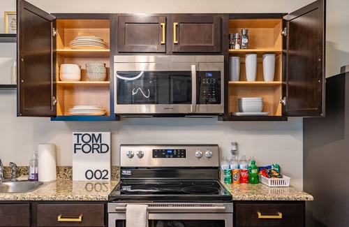 Northside Casa | Chic smart home - 15 mins from Downtown