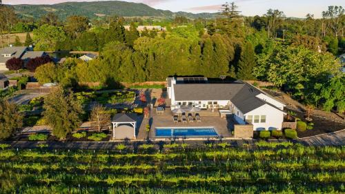 Sonoma Casa | Chic Sonoma Oasis w Pool Bocce Hot Tub Minutes to Downtown