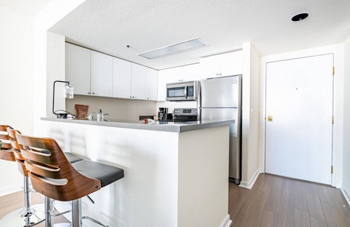 South Beach Apartamento | Chic South Beach 1BR w/ Rooftop Tennis, nr Muni Lightrail, by Blueground