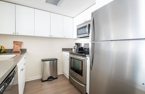 South Beach Apartamento | Chic South Beach 1BR w/ Rooftop Tennis, nr Muni Lightrail, by Blueground