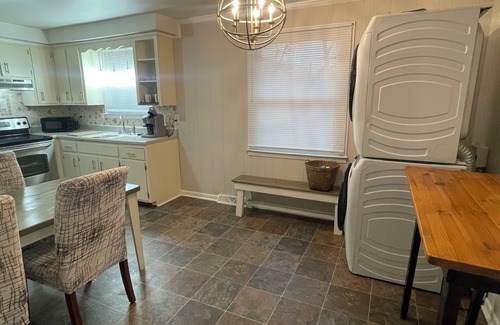 Clarksville Apartamento | Spacious 3-bedroom apartment with WiFi, AC in charming Clarksville