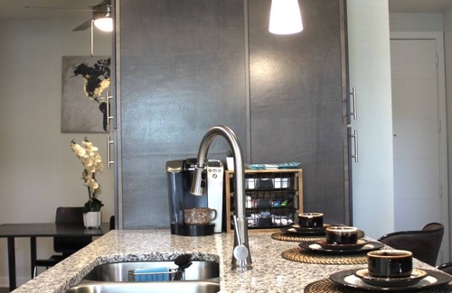 Deerwood Apartamento | Chic Spacious XL 1bd, Near Pool*Gym*Beach*Eats