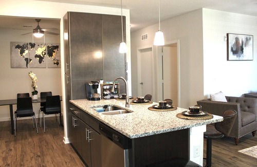Deerwood Apartamento | Chic Spacious XL 1bd, Near Pool*Gym*Beach*Eats