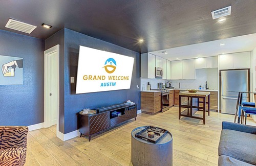 MLK Casa | Chic Stay for 8, Mins to 6th St & Downtown!