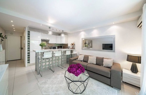 Carnot Apartamento | Chic Studio 5 Minutes from Croisette - with large terrace and AC