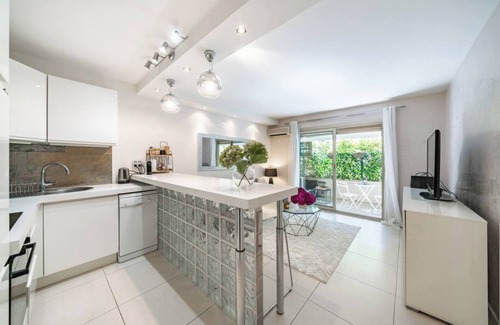 Carnot Apartamento | Chic Studio 5 Minutes from Croisette - with large terrace and AC
