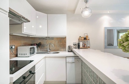 Carnot Apartamento | Chic Studio 5 Minutes from Croisette - with large terrace and AC
