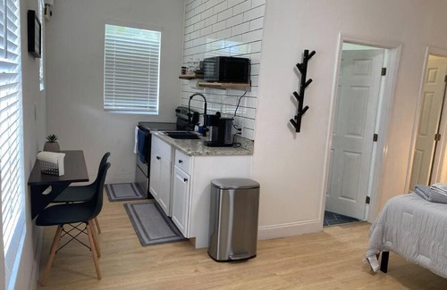 Ybor City Apartamento | Chic Studio Flat in Tampa's Vibrant Cigar City