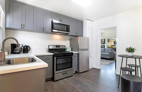 The Flats Apartamento | Chic Studio Near Laugh Factory
