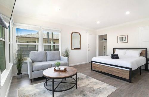 The Flats Apartamento | Chic Studio Near Laugh Factory