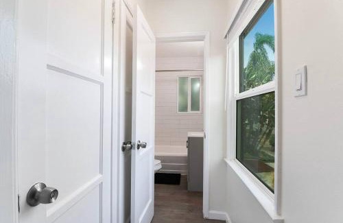 The Flats Apartamento | Chic Studio Near Laugh Factory