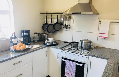 Harare Apartamento | Chic studio nestled in lovely garden and pool-2254
