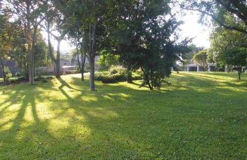 Harare Apartamento | Chic studio nestled in lovely garden and pool-2254