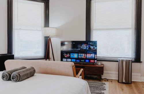 The Gate Apartamento | Chic Studio Walk to SMM SLU Hospital Grand