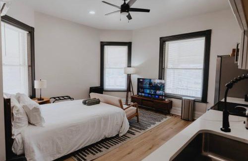 The Gate Apartamento | Chic Studio Walk to SMM SLU Hospital Grand