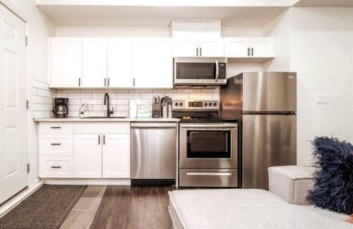 Jasper Place Apartamento | Chic Suite - Long Stays - King Bed - Fireplace & WiFi