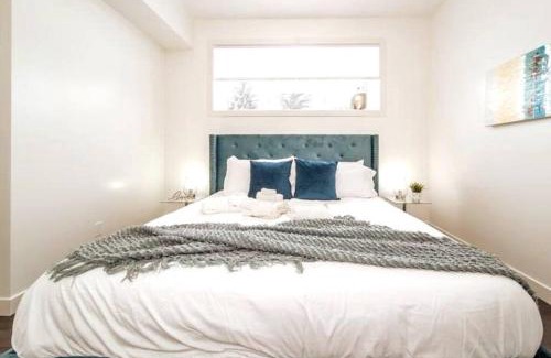 Jasper Place Apartamento | Chic Suite - Long Stays - King Bed - Fireplace & WiFi