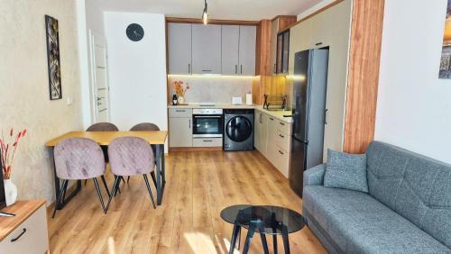 Varna Municipality Apartamento | Chic, Sunny and Cozy One Bedroom Bliss