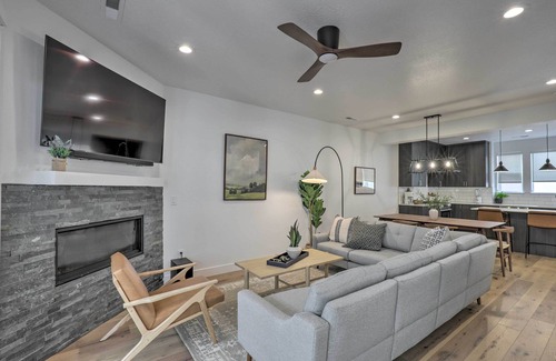 Central Business District Casa | Chic & Sunny Provo Townhome w/ Rooftop Deck!