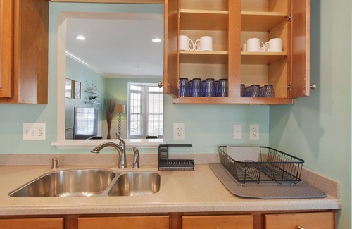 Ellicott City Casa | Chic Townhome - Garage, Chef's Kit - EZ 95 Access