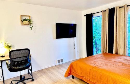 Lynnwood Apartamento | Chic Townhome - Your cozy haven awaits in Lynnwood