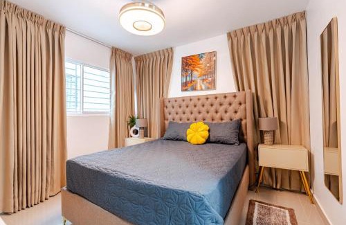 Llanos de Gurabo I Apartamento | Chic Urban Retreat with Pool, Gym, & Free Parking